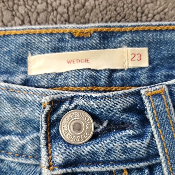 Levi's® Premium Wedgie Icon Fit Ankle Women's Jeans - Picture 5 of 15